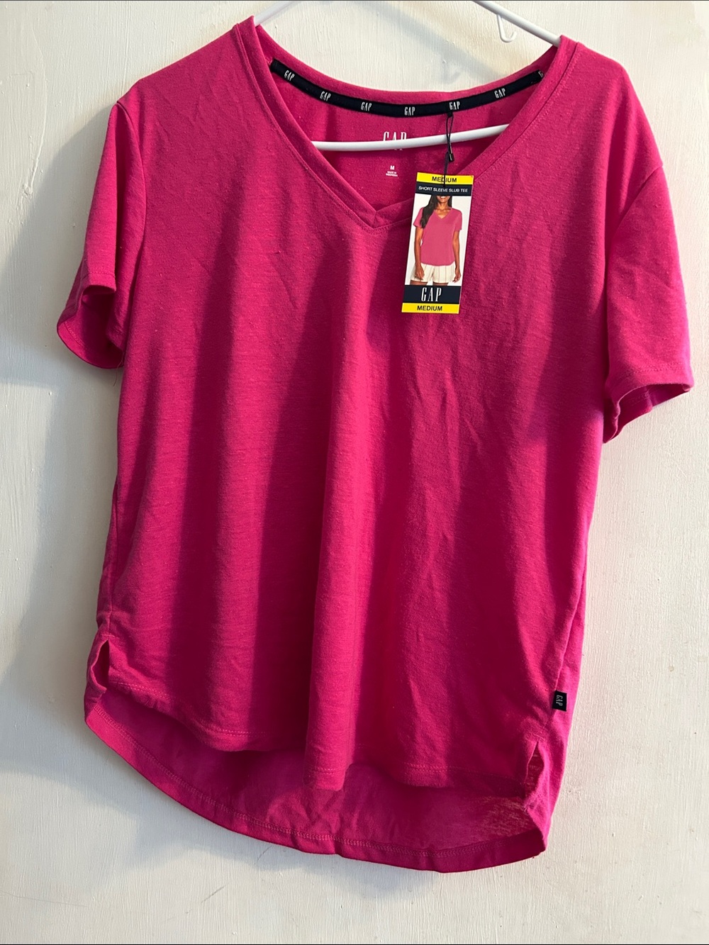 9 GAP Women's V-Neck Short Sleeve Tee - Bright Pink